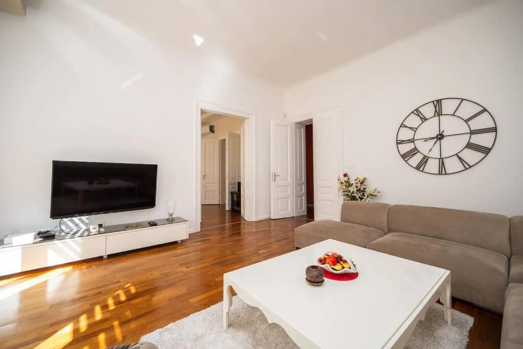 Luxury 2bdr In Apartment