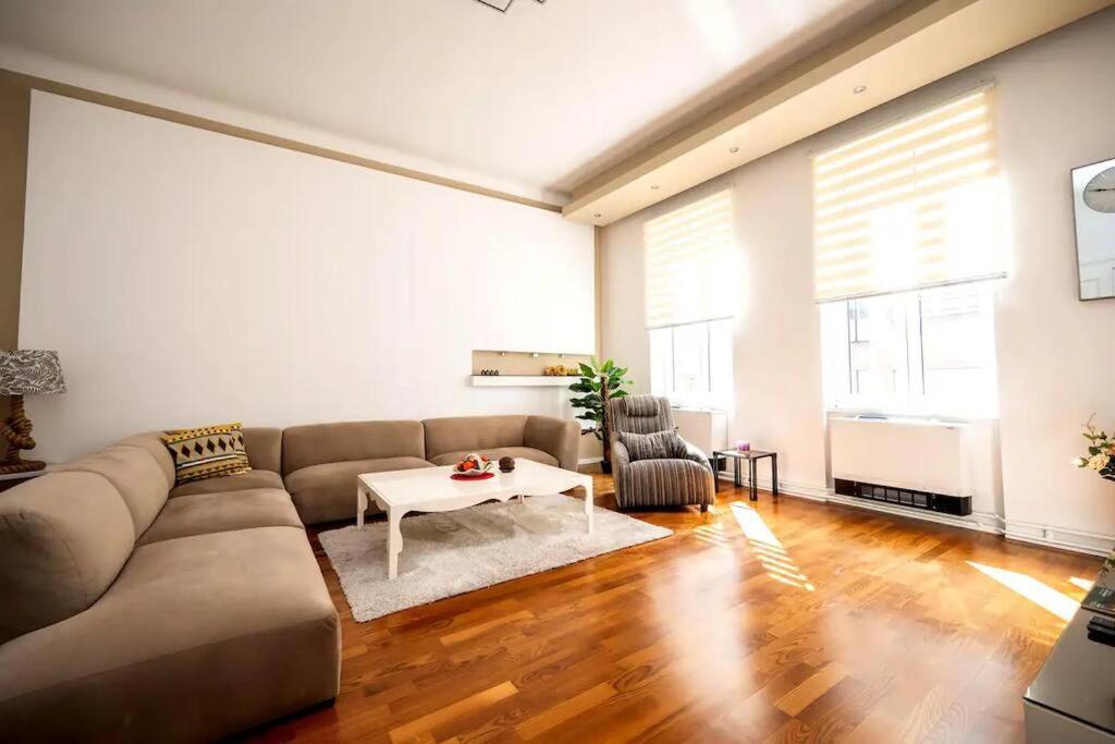 Luxury 2bdr In Apartment *