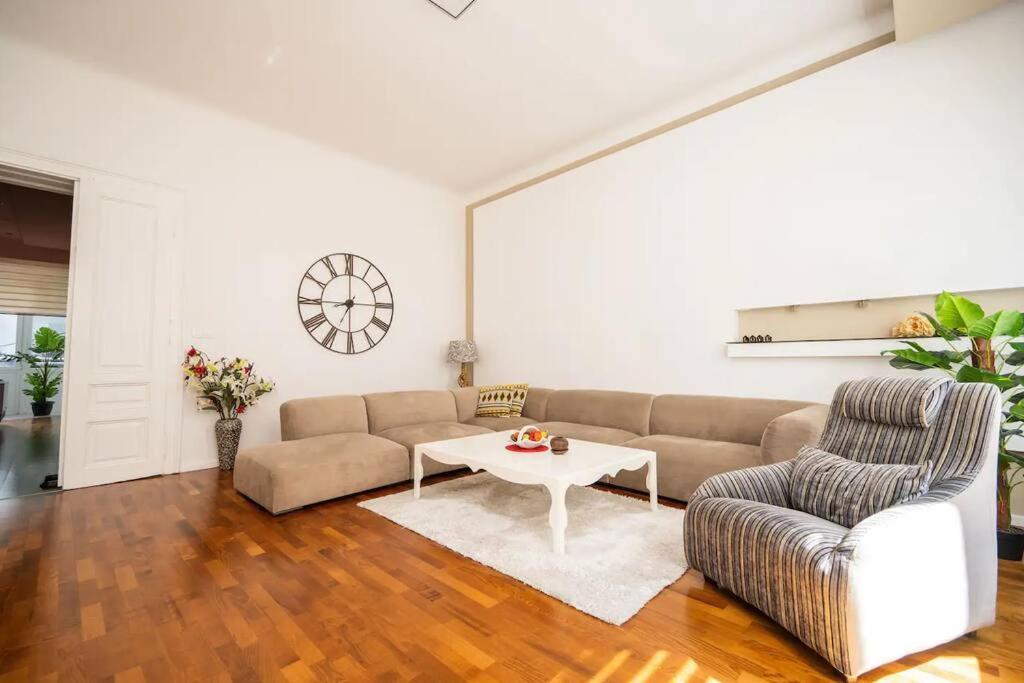 Apartment Luxury 2bdr In *