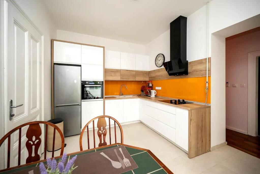 Apartment Luxury 2bdr In Budapest
