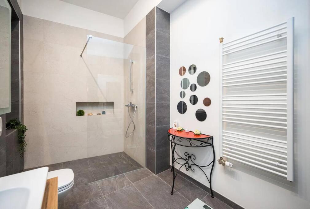 Luxury 2bdr In *