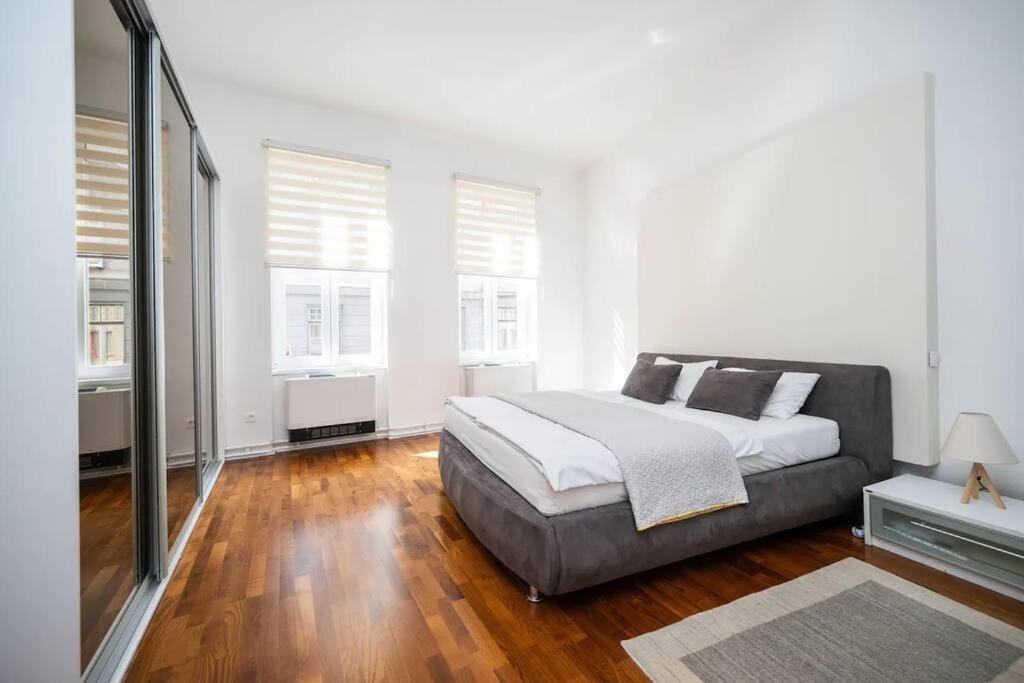 Luxury 2bdr In Budapest