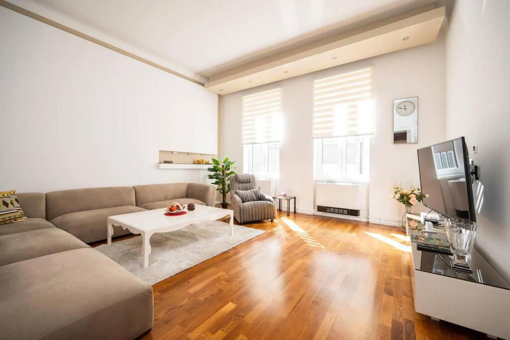 Luxury 2bdr In Apartment