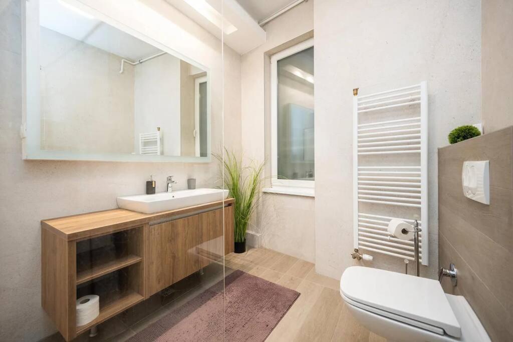 Luxury 2bdr In *