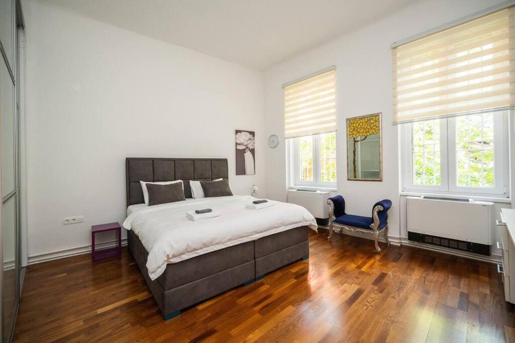 Luxury 2bdr In Apartment