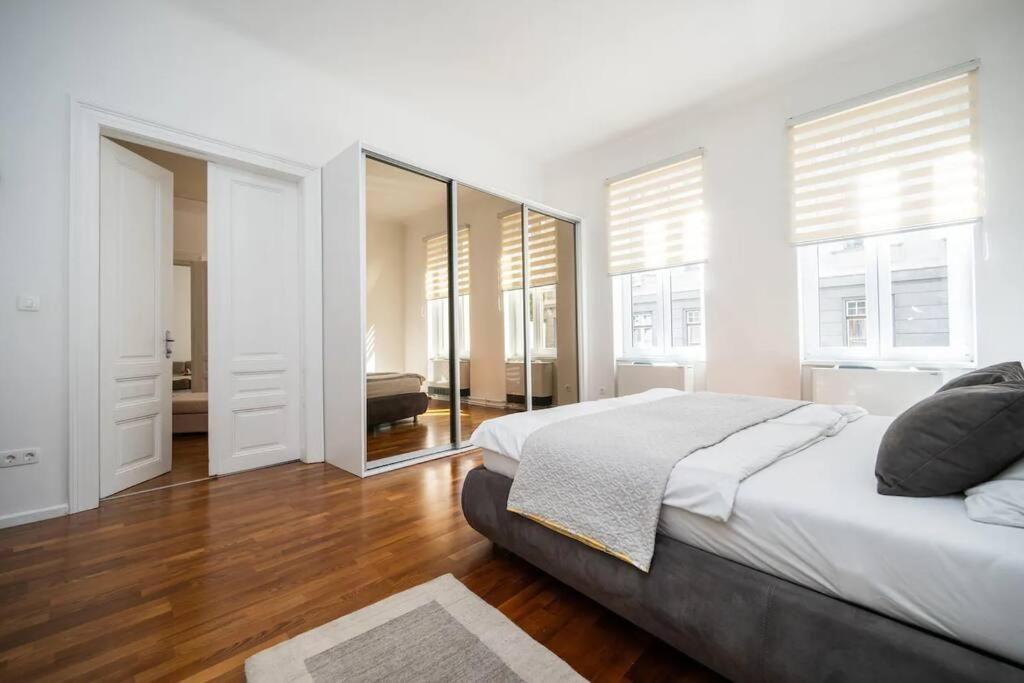 Luxury 2bdr In Apartment Budapest