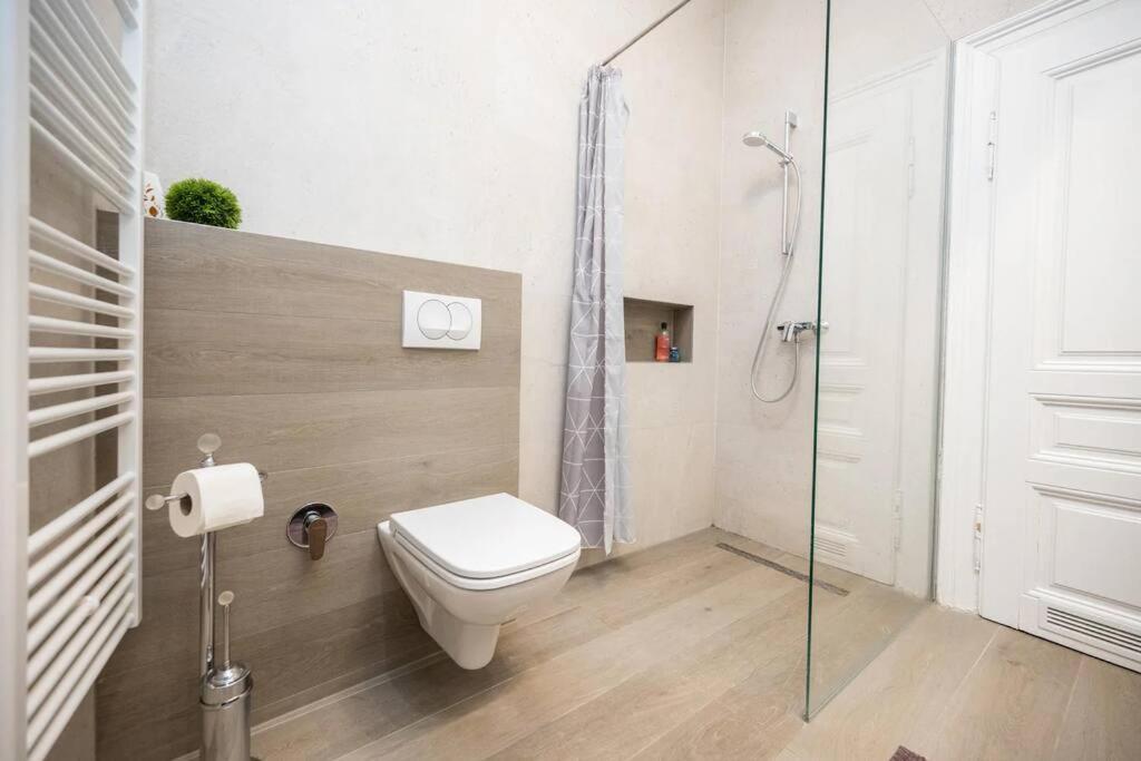 Luxury 2bdr In Apartment *