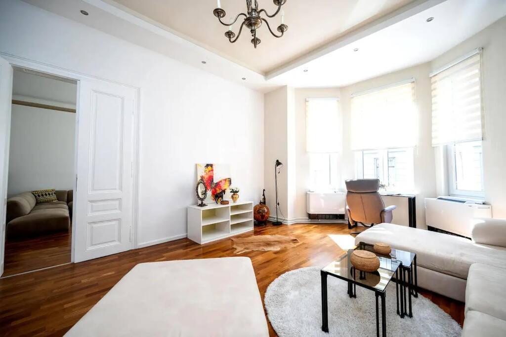 Luxury 2bdr In Apartment *